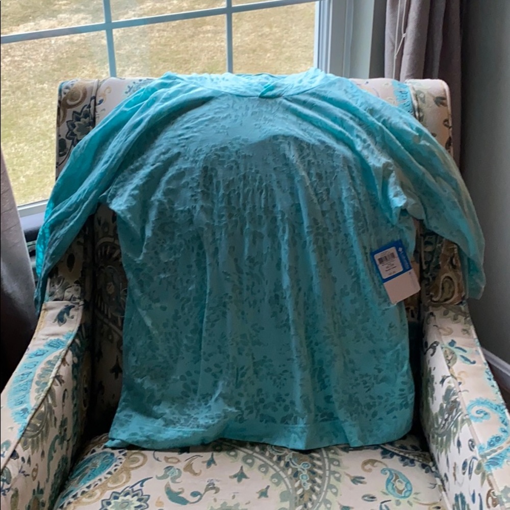 Women’s Light Blue Light Weight Columbia shirt